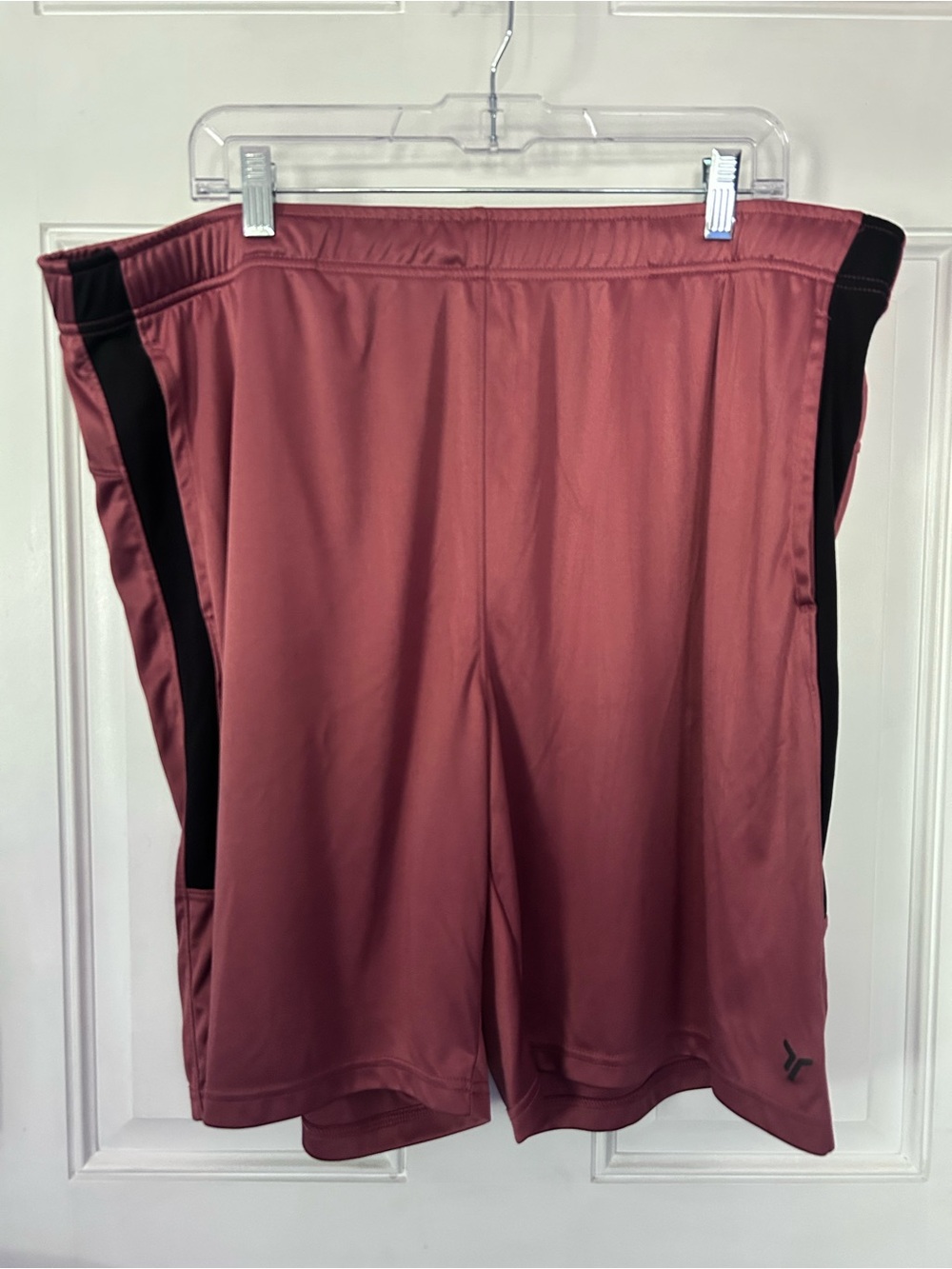 Old Navy Men's Athletic Shorts in Dusty Rose with Black Panels